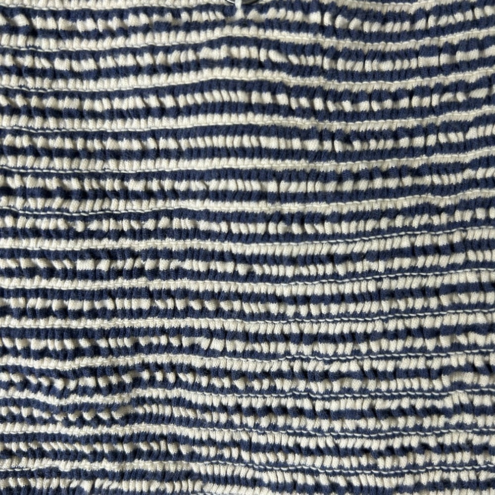 Billabong smocked Striped Navy and White Tank Top Cropped Coastal, Summer, Beach - Picture 4 of 4